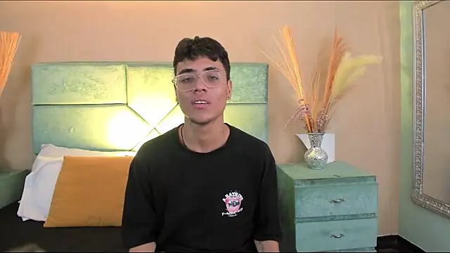 Snapshot of DannTaylor chatting on July 11, 8:33 pm DannTaylor online show from July 11, 8:33 pm