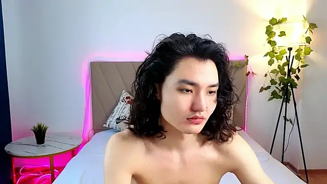 FormOverFear online show from June 24, 4:33 am