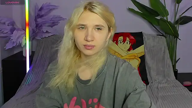 Kitty Blondie online show from April 6, 2:20 am