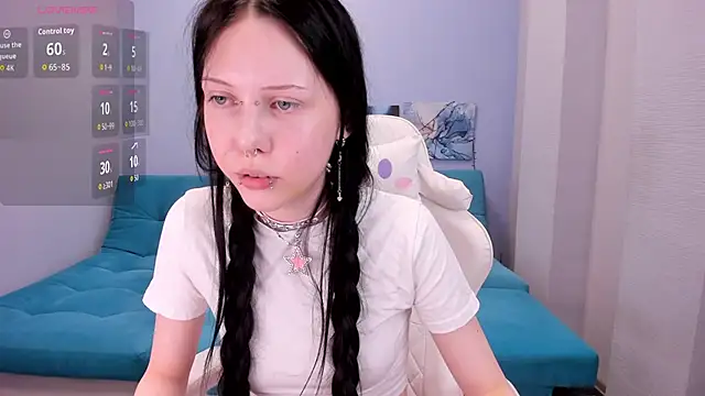 Snapshot of SugarBunny18 chatting on April 25, 2:58 am SugarBunny18 online show from April 25, 2:58 am