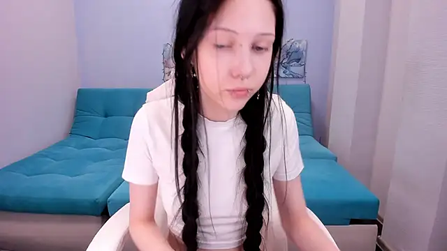 Snapshot of SugarBunny18 chatting on May 11, 4:40 am SugarBunny18 online show from May 11, 4:40 am