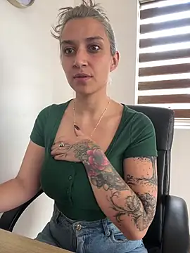 Isabella varella- online show from May 25, 1:39 pm