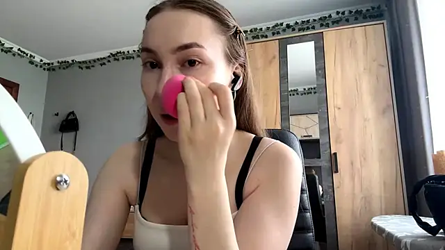 Milaissocute online show from May 16, 9:06 am