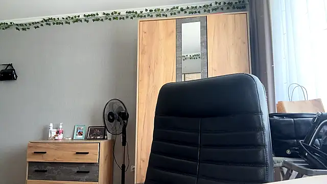 Milaissocute online show from May 16, 10:36 am