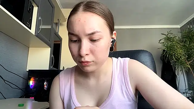 Milaissocute online show from May 21, 1:51 pm