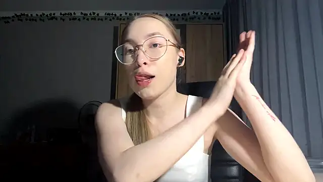 Milaissocute online show from June 3, 11:10 pm