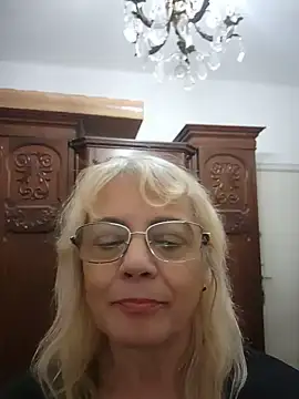 Snapshot of MatureElegantWidow chatting on June 14, 9:17 pm MatureElegantWidow online show from June 14, 9:17 pm