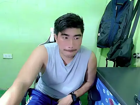 Snapshot of Hunkfireman chatting on May 15, 11:23 pm Hunkfireman online show from May 15, 11:23 pm