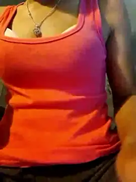 Snapshot of Mi-Tiffiny chatting on April 4, 2:58 pm Mi-Tiffiny online show from April 4, 2:58 pm