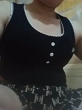 Snapshot of -Luni- chatting on May 17, 6:26 pm -Luni- online show from May 17, 6:26 pm