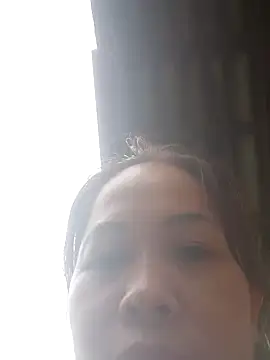 Snapshot of -Luni- chatting on June 20, 12:14 am -Luni- online show from June 20, 12:14 am