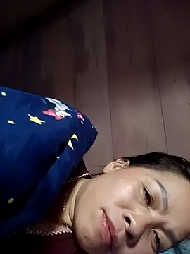 Snapshot of -Luni- chatting on July 17, 1:40 pm -Luni- online show from July 17, 1:40 pm