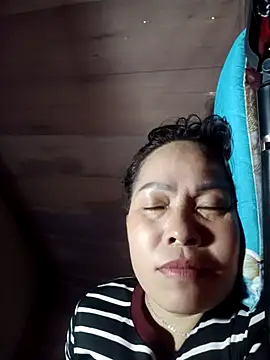 Snapshot of -Luni- chatting on July 21, 5:54 am -Luni- online show from July 21, 5:54 am