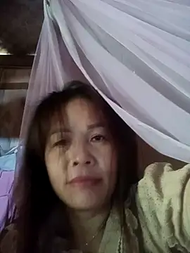 Snapshot of -Luni- chatting on August 1, 6:23 am -Luni- online show from August 1, 6:23 am