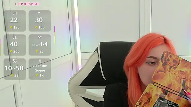 Snapshot of NightLeaf chatting on April 8, 1:11 pm NightLeaf online show from April 8, 1:11 pm