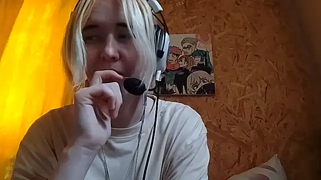 Snapshot of LaquitaSeybert chatting on April 4, 8:12 am LaquitaSeybert online show from April 4, 8:12 am