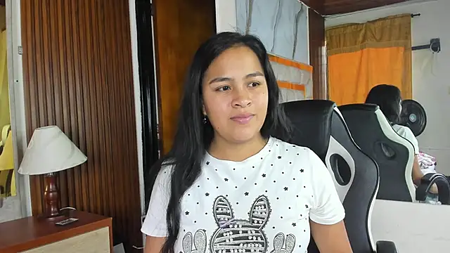AprilMiiller online show from May 29, 1:09 pm