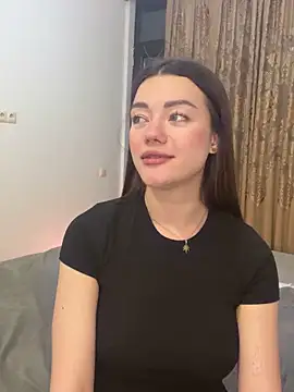 LucyVixxen online show from April 8, 8:31 pm