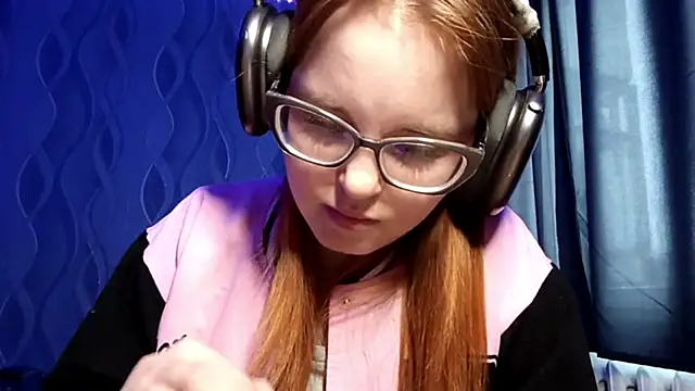 Snapshot of Sheriscute chatting on April 10, 7:24 am Sheriscute online show from April 10, 7:24 am