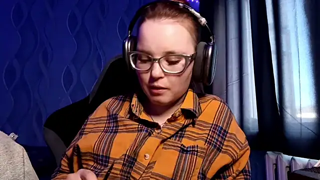 Snapshot of Sheriscute chatting on April 12, 1:38 pm Sheriscute online show from April 12, 1:38 pm