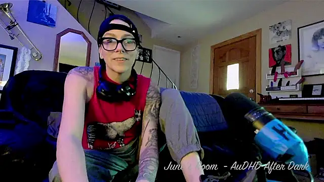 Snapshot of juneafterhours chatting on May 2, 11:54 pm juneafterhours online show from May 2, 11:54 pm