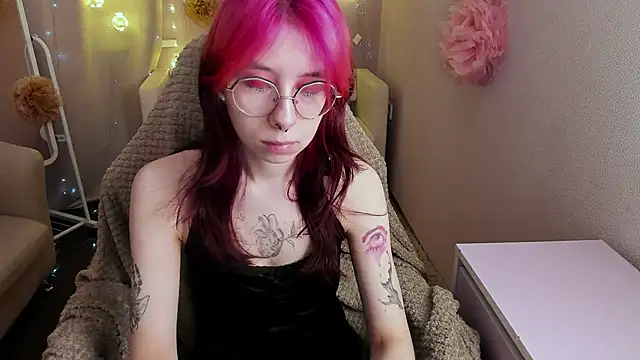 Snapshot of Alice_Nyx chatting on April 10, 8:35 pm Alice Nyx online show from April 10, 8:35 pm