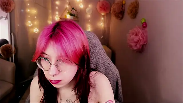Snapshot of Alice_Nyx chatting on April 16, 8:42 pm Alice Nyx online show from April 16, 8:42 pm