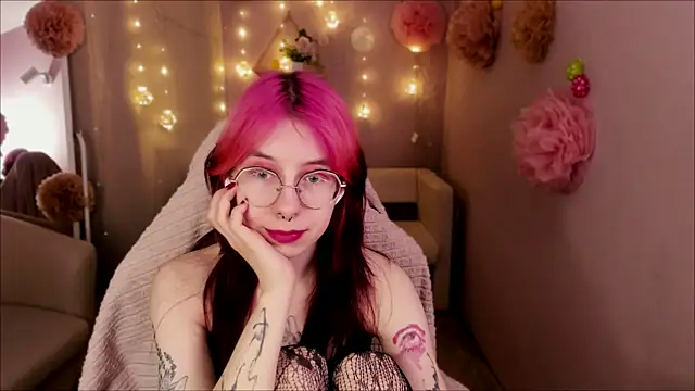 Snapshot of Alice_Nyx chatting on April 17, 8:45 pm Alice Nyx online show from April 17, 8:45 pm