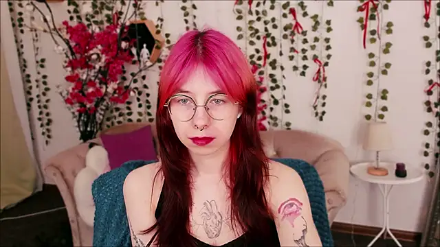 Snapshot of Alice_Nyx chatting on April 19, 8:44 pm Alice Nyx online show from April 19, 8:44 pm