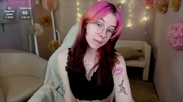 Snapshot of Alice_Nyx chatting on May 15, 8:38 pm Alice Nyx online show from May 15, 8:38 pm
