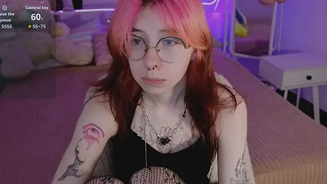 Snapshot of Alice_Nyx chatting on May 17, 8:49 pm Alice Nyx online show from May 17, 8:49 pm