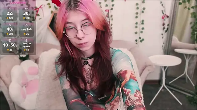 Snapshot of Alice_Nyx chatting on June 13, 8:40 pm Alice Nyx online show from June 13, 8:40 pm