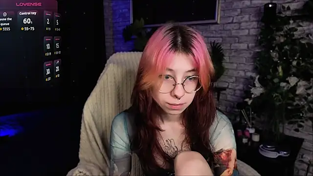 Snapshot of Alice_Nyx chatting on June 16, 8:33 pm Alice Nyx online show from June 16, 8:33 pm