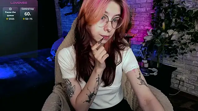 Snapshot of Alice_Nyx chatting on June 23, 8:40 pm Alice Nyx online show from June 23, 8:40 pm