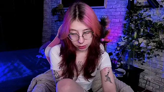 Snapshot of Alice_Nyx chatting on June 24, 8:41 pm Alice Nyx online show from June 24, 8:41 pm