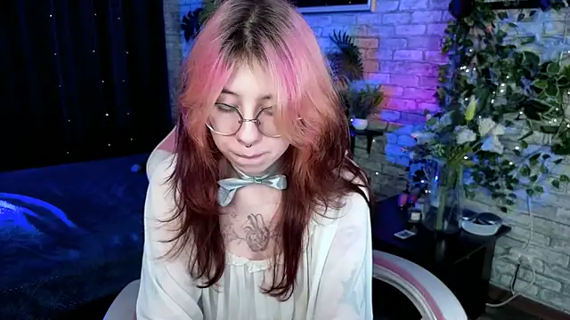 Snapshot of Alice_Nyx chatting on July 4, 8:37 pm Alice Nyx online show from July 4, 8:37 pm