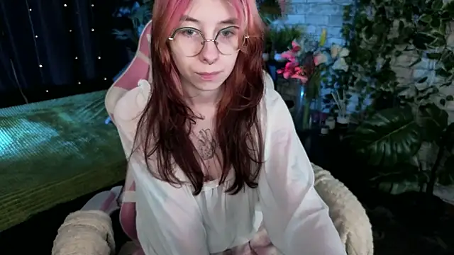 Snapshot of Alice_Nyx chatting on July 6, 8:22 pm Alice Nyx online show from July 6, 8:22 pm