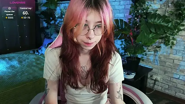 Snapshot of Alice_Nyx chatting on July 12, 8:33 pm Alice Nyx online show from July 12, 8:33 pm