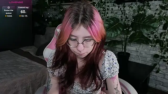 Snapshot of Alice_Nyx chatting on July 13, 8:33 pm Alice Nyx online show from July 13, 8:33 pm