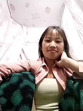 Snapshot of Yo-must chatting on April 23, 7:16 pm Yo-must online show from April 23, 7:16 pm
