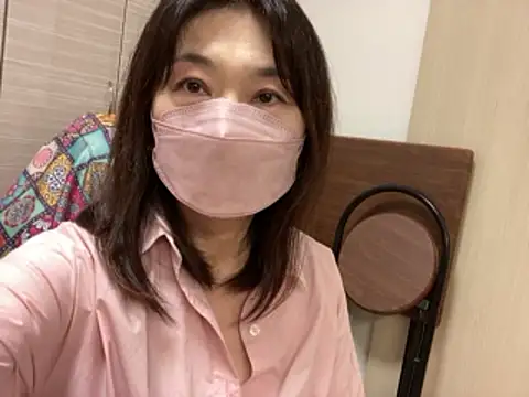 Snapshot of lemonade_madame chatting on June 10, 1:32 pm lemonade madame online show from June 10, 1:32 pm