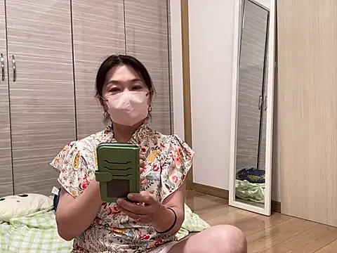 Snapshot of lemonade_madame chatting on July 7, 12:42 pm lemonade madame online show from July 7, 12:42 pm