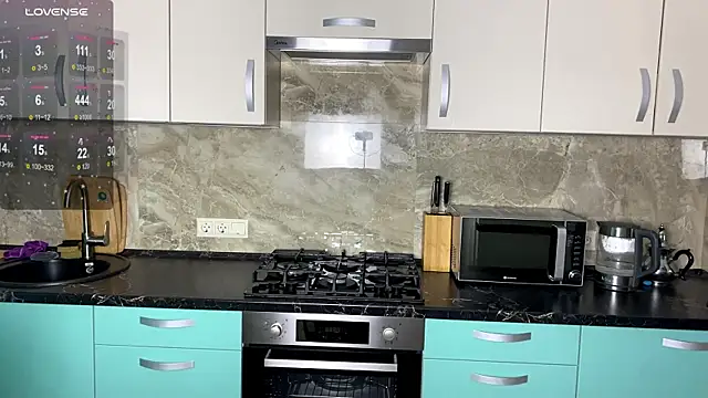 Snapshot of auroriell chatting on April 6, 4:46 am auroriell online show from April 6, 4:46 am