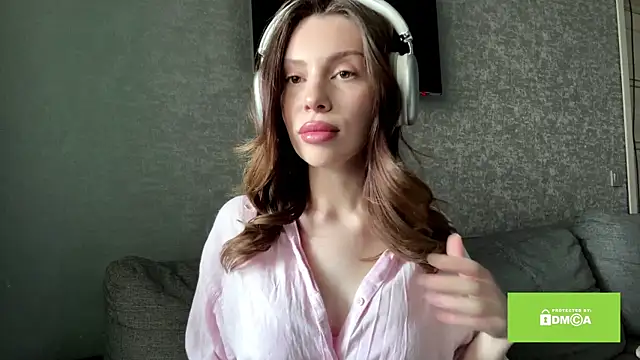 Snapshot of anycamx chatting on April 13, 6:19 am anycamx online show from April 13, 6:19 am