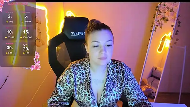 Snapshot of AmeliePeach chatting on April 9, 6:24 pm AmeliePeach online show from April 9, 6:24 pm