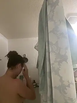 BratTezz online show from April 6, 11:38 pm