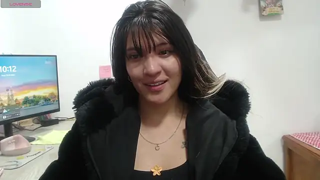 hannajonnes1 online show from May 19, 3:13 am