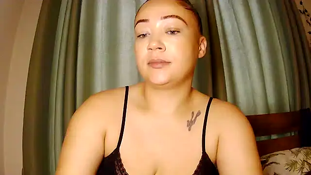 Snapshot of Theone_T chatting on June 22, 6:21 am Theone T online show from June 22, 6:21 am