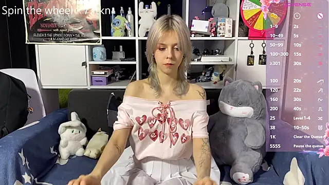 LunaBless online show from July 7, 10:25 pm