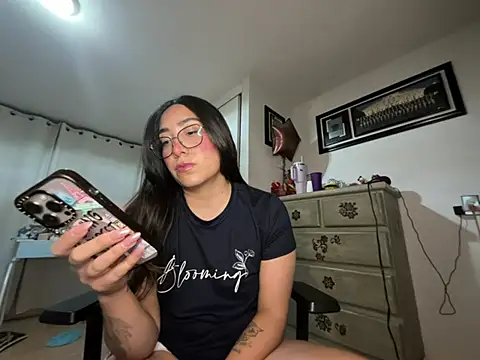vampiralatina online show from May 10, 5:12 am